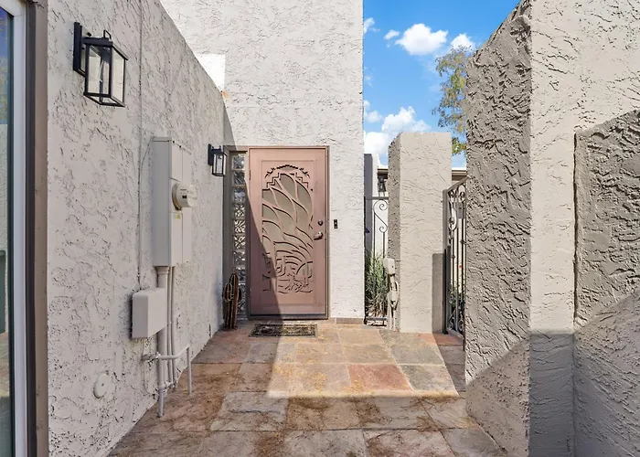Retreat Sleeps 4 Tempe