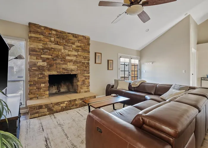 Retreat Sleeps 4 Tempe